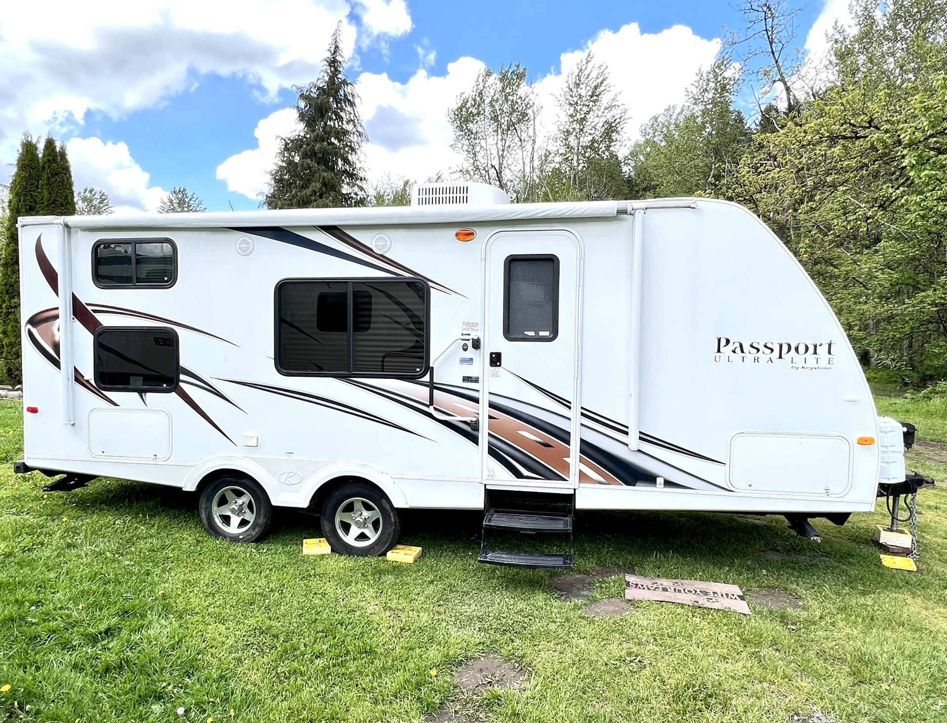 2014 Passport Ultra Lite 23FT travel Trailer 