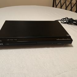 Sony DVP–SR500H CD/DVD Player (No Remote)