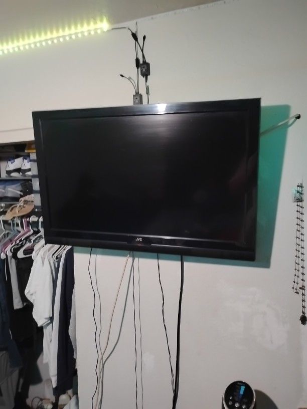 32' JVC Flat Screen
