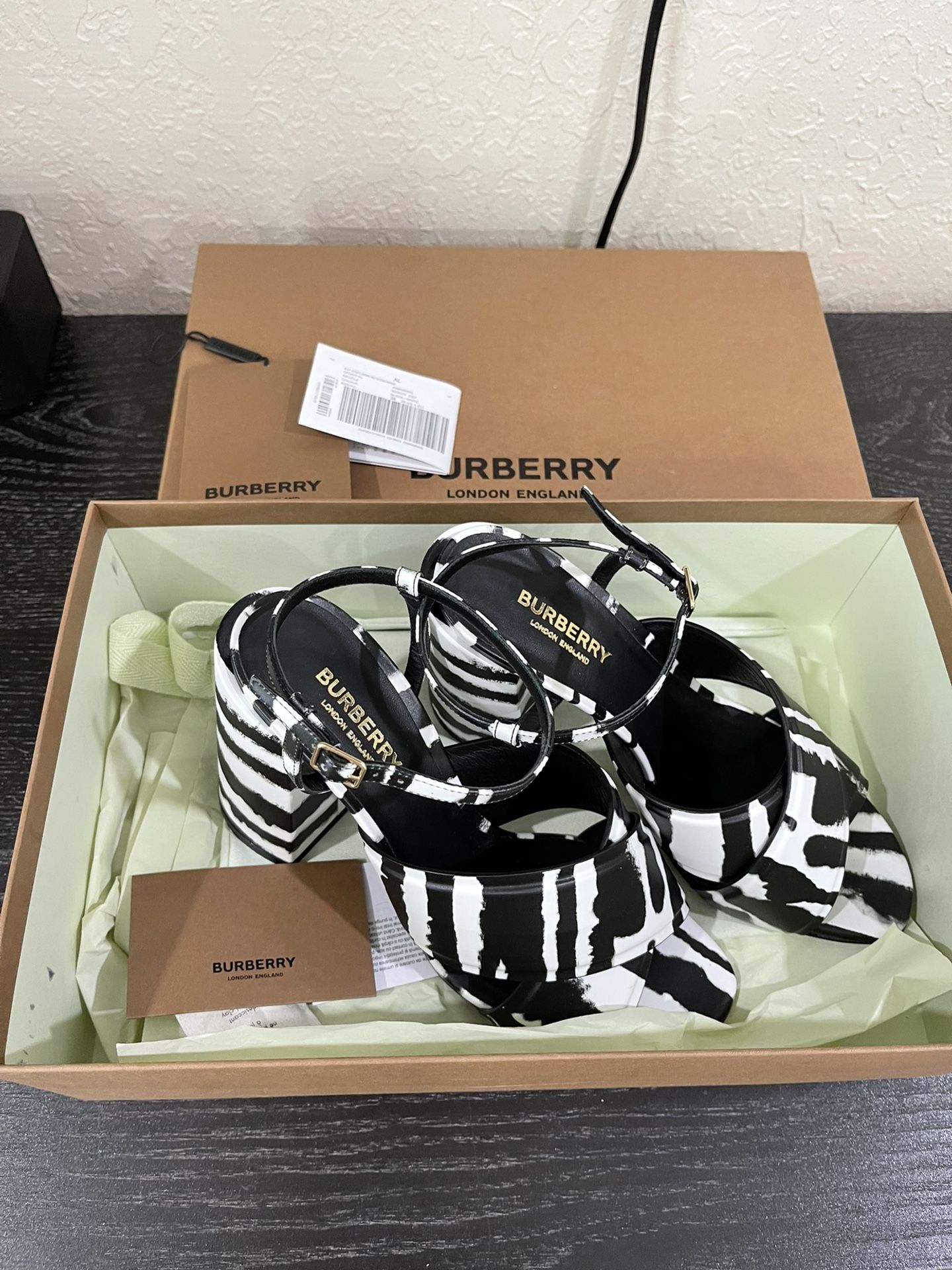 Burberry Castlebar Ankle Strap Leather Sandal Black White US8/38