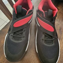 Boys Size 6.5 BRAND NEW Nikes