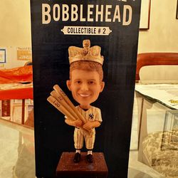 Mickey Mantle SGA 2016 New York Yankees MLB Triple Crown Bobblehead Statue 1956