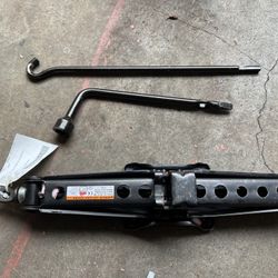 Jack w/ Handle & Lug Wrench - Fits 2014-2022 Toyota Highlander