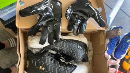 Kids football cleats w/gloves