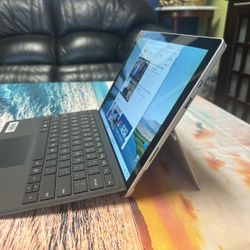 Microsoft Surface Pro + Keyboard - 256gb