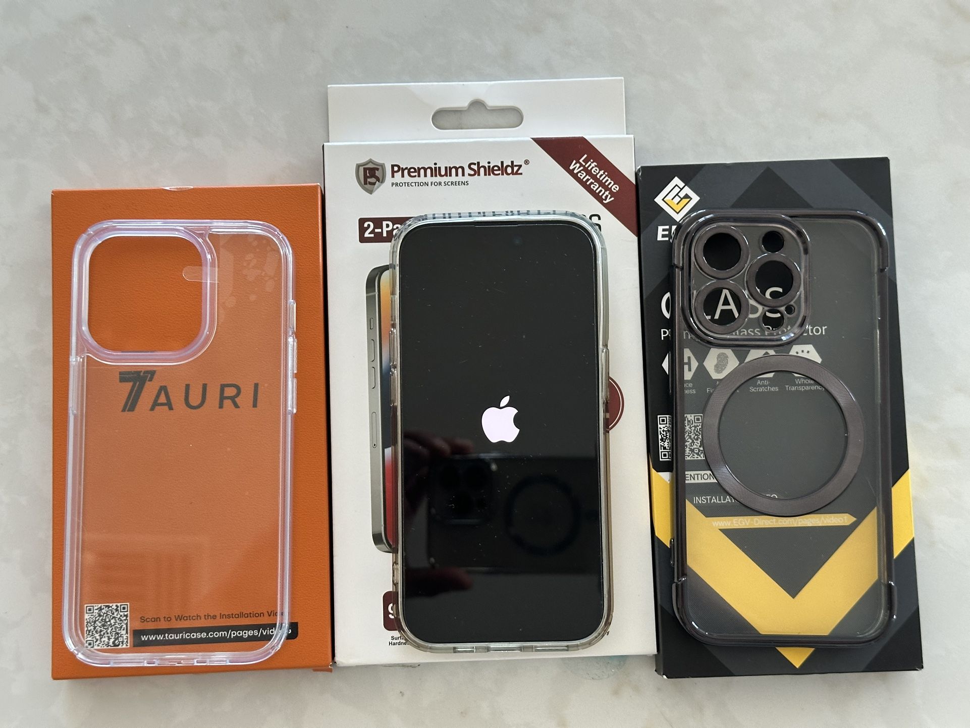 Iphone 14 Pro White 256GB + 3 Cases + Screen Protectors