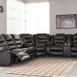 [SPECIAL] Vacherie Black Reclining Sectional

