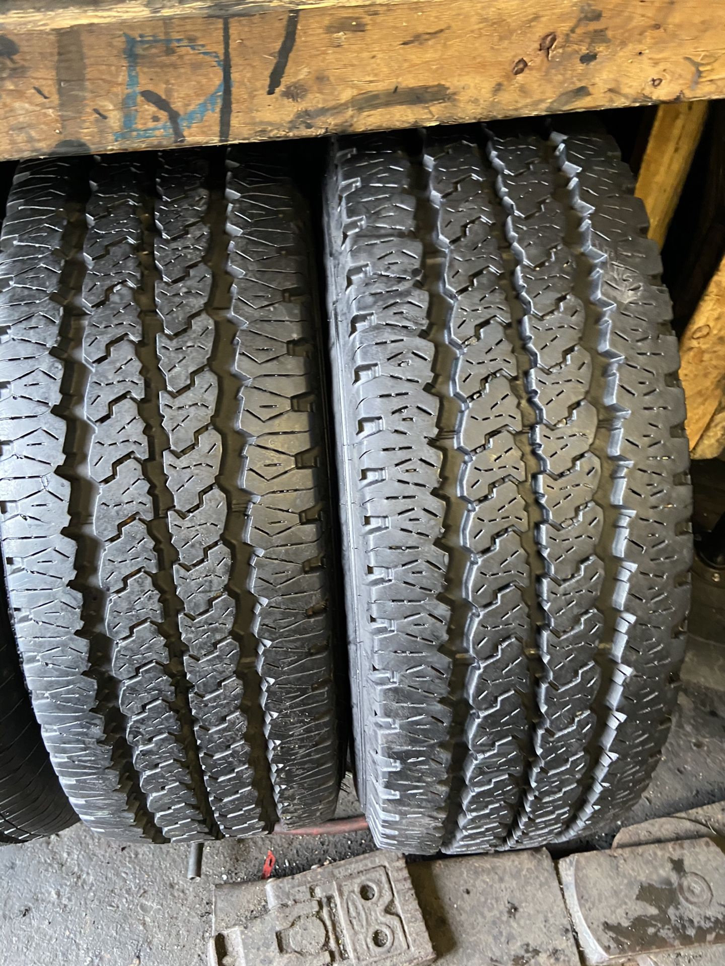 4)265/70/17