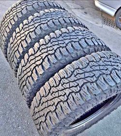275 70 18 Goodyear tires Con Excelente calidad