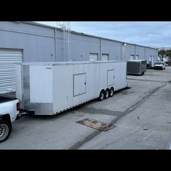 Car hauler big enclosed trailer 34 feet