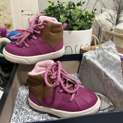 Toddler Girls Osh Kosh Boots Size 4 