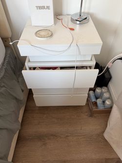 3 drawer night stand