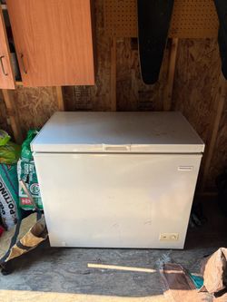 Chest freezer (Frigidaire)