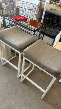 2 bar chairs set