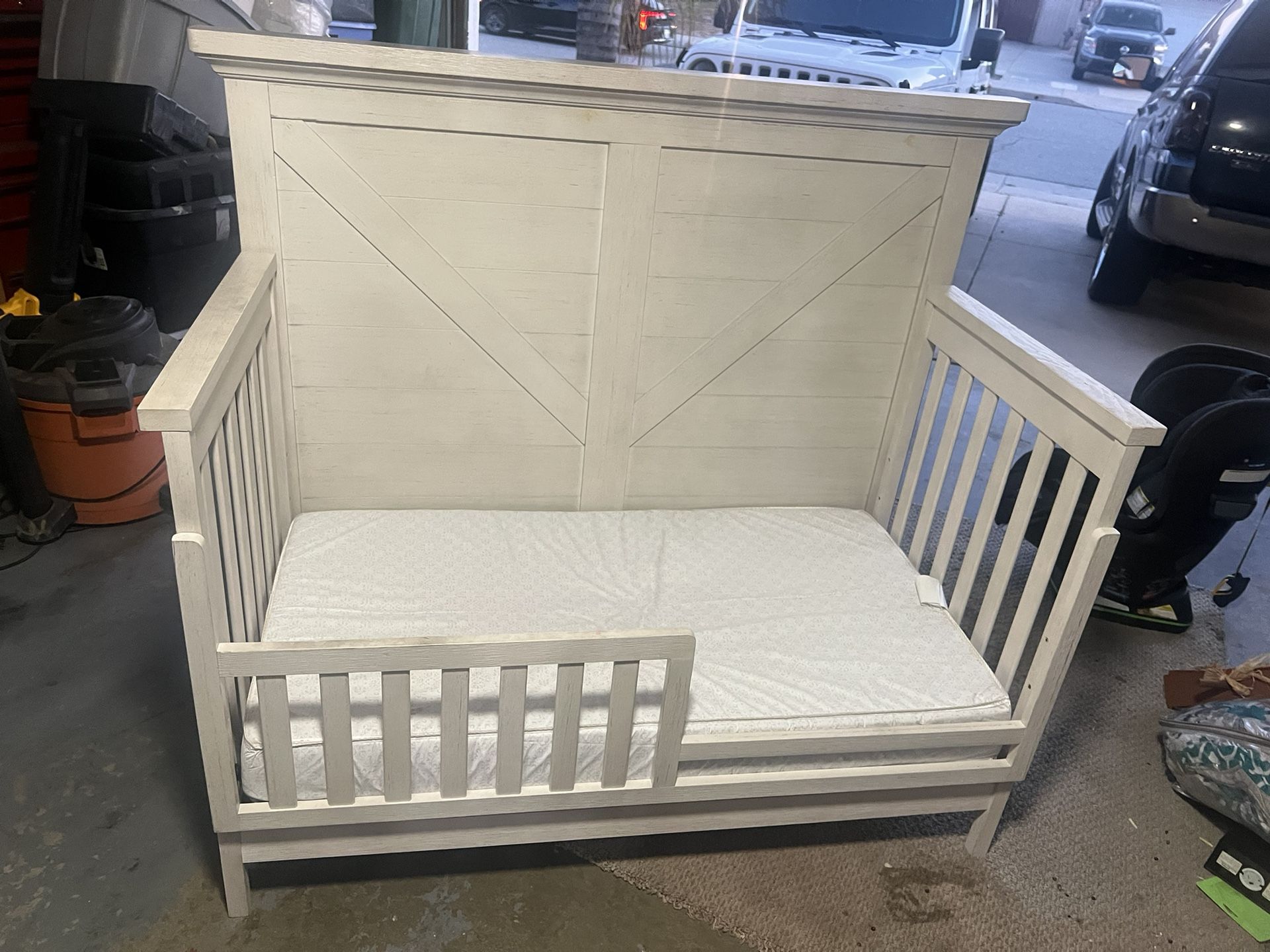 Westfield Crib/toddler Bed