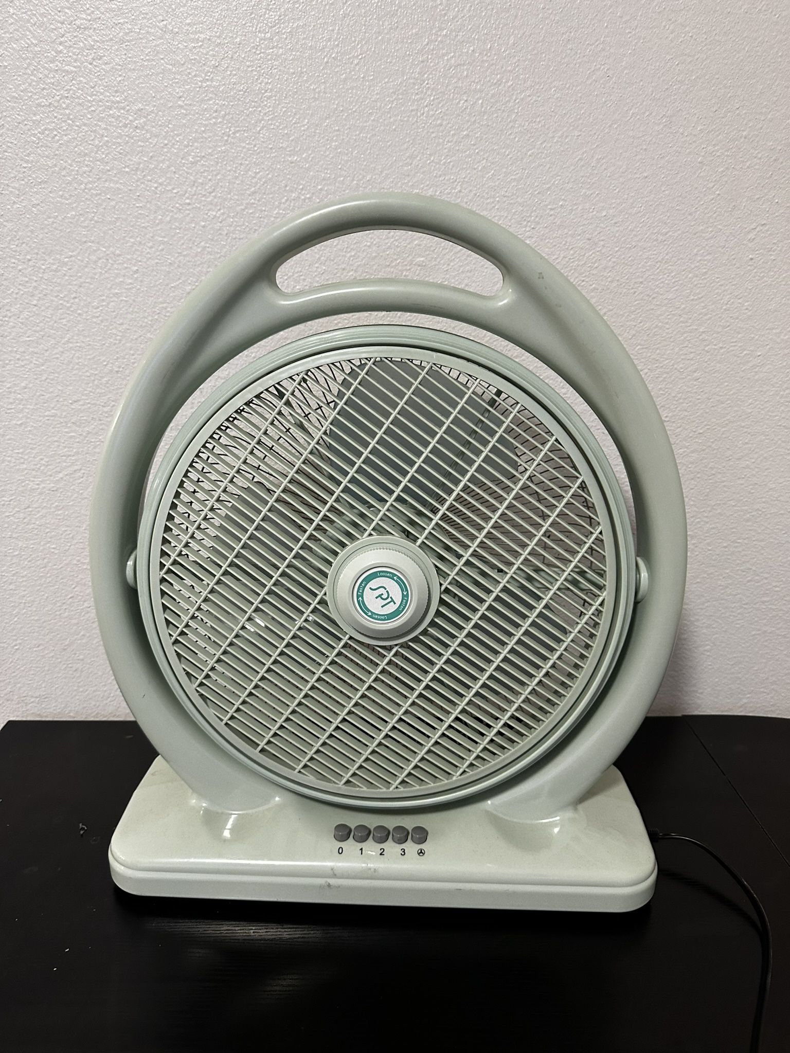 SPT 14-Inches 120 -Volt 3 -Speed Indoor Green Oscillating Box Fan