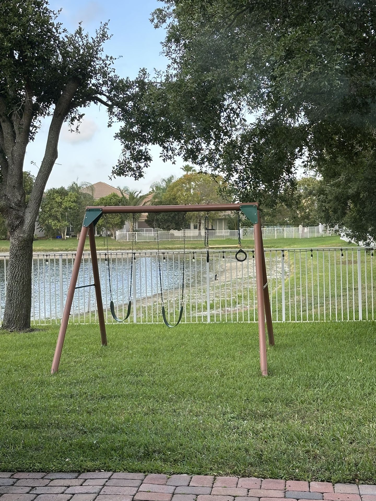 Outdoor Swing In Excellent Condition