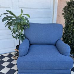 32 in. W Dark Blue Fabric 360° Swivel Accent Chair Modern Upholstered Armchair Metal Base Barrel Sofa Chair