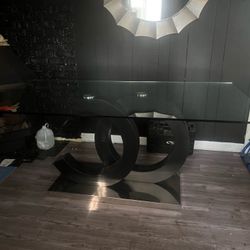 Dining room table