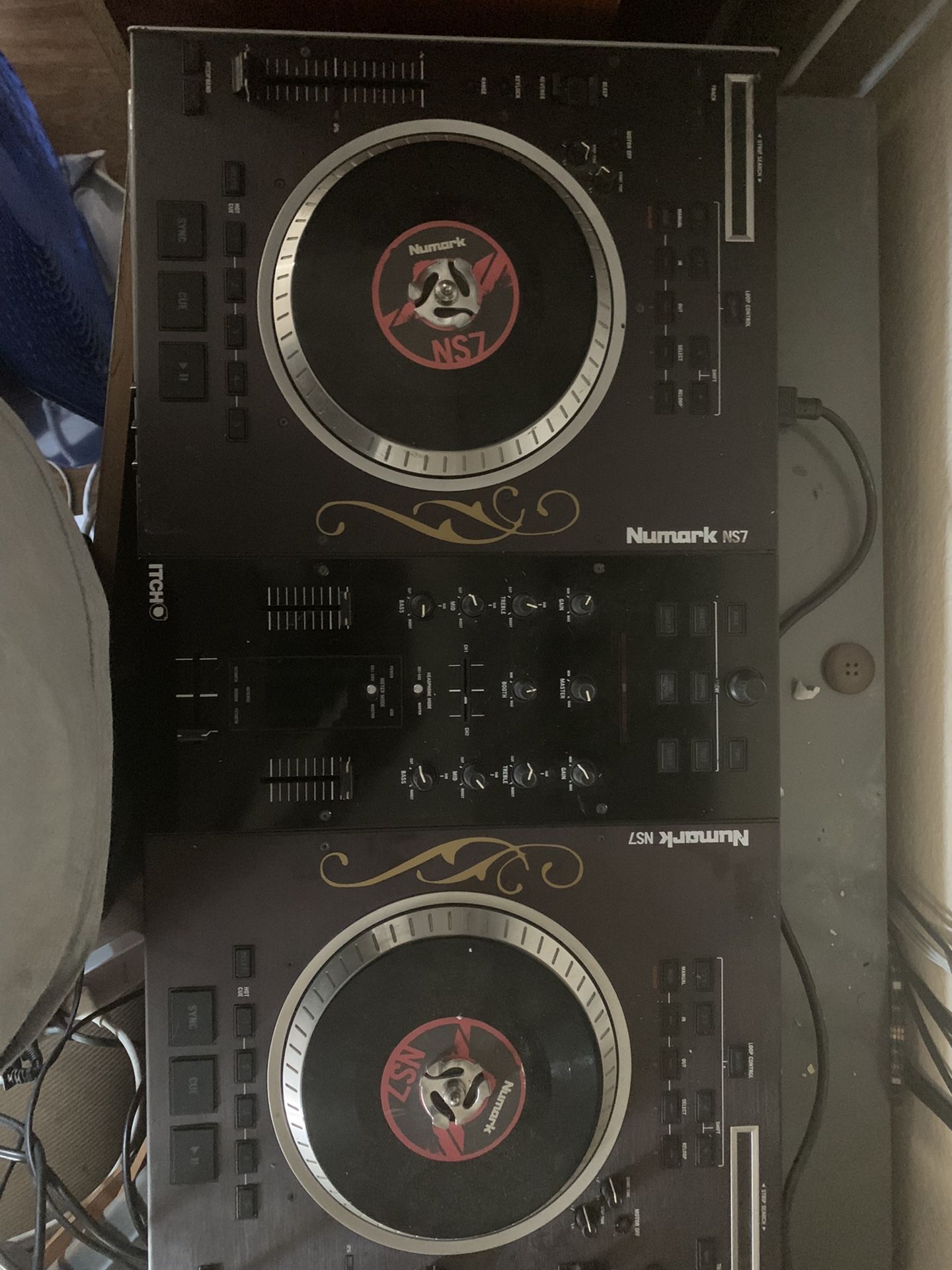 NUMARK NS7 DJ CONTROLLER for Sale in Pomona, CA OfferUp
