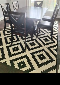 6' x 7" x 9'x10 Area Rug - Beige & Black