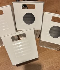 Basket/bins/containers 