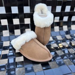 UGG SLIPPERS