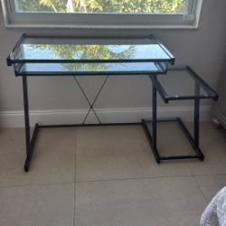 Computer Table ( Mesa Para Computadora )  