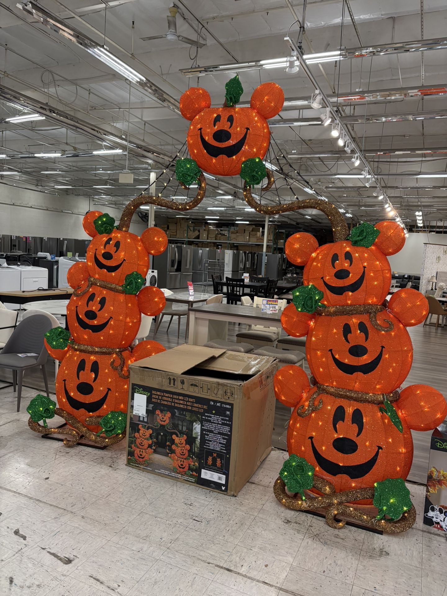 DISNEY HALLOWEEN PUMPKIN ARCH