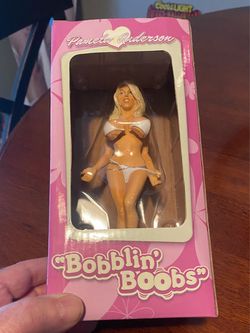 Pamela Anderson Bobbler