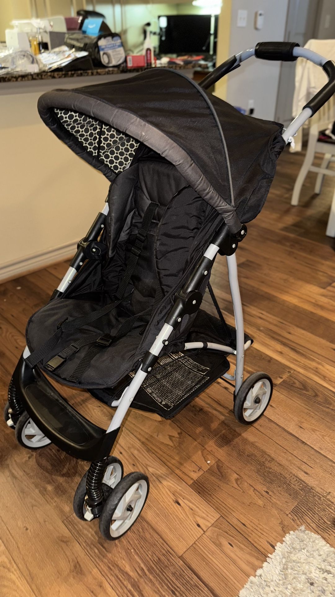 Graco stroller Lightweight Foldable.