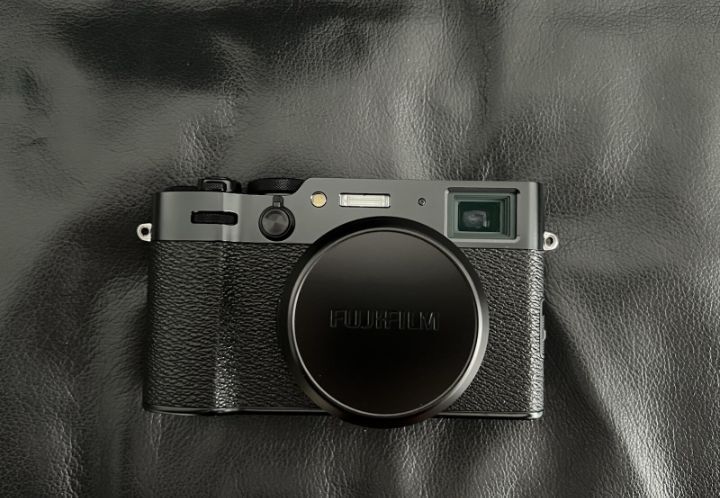 Fujifilm X100VI 40.2MP digital camera and it's accessories