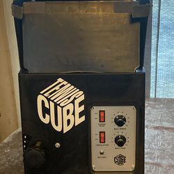 Cube tennis ball machine