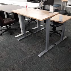 Electronic Sit / Stand Desk (24" × 48")
