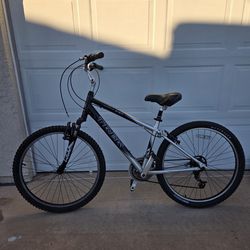 Trek Hybrid Bike - Navigator 100