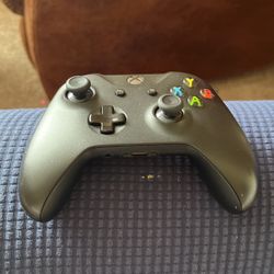 Selling Black Xbox One X Controller