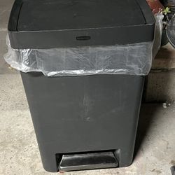 Trash Can With Lid