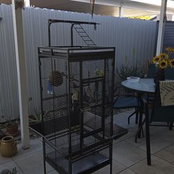 Jaula Negra De Hierro Fuerte Con Doble Bandeja Para Aves En Exelentes Condiciones