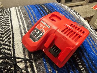 Milwaukee (New Rapid charger)