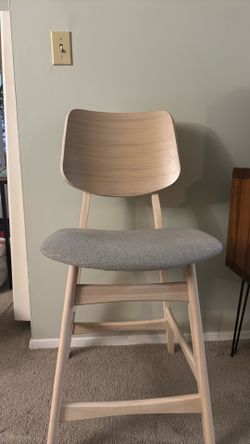 3 counter height chairs $50