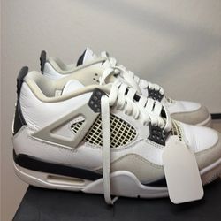 Nike air Jordan 4 size 7.5 military black