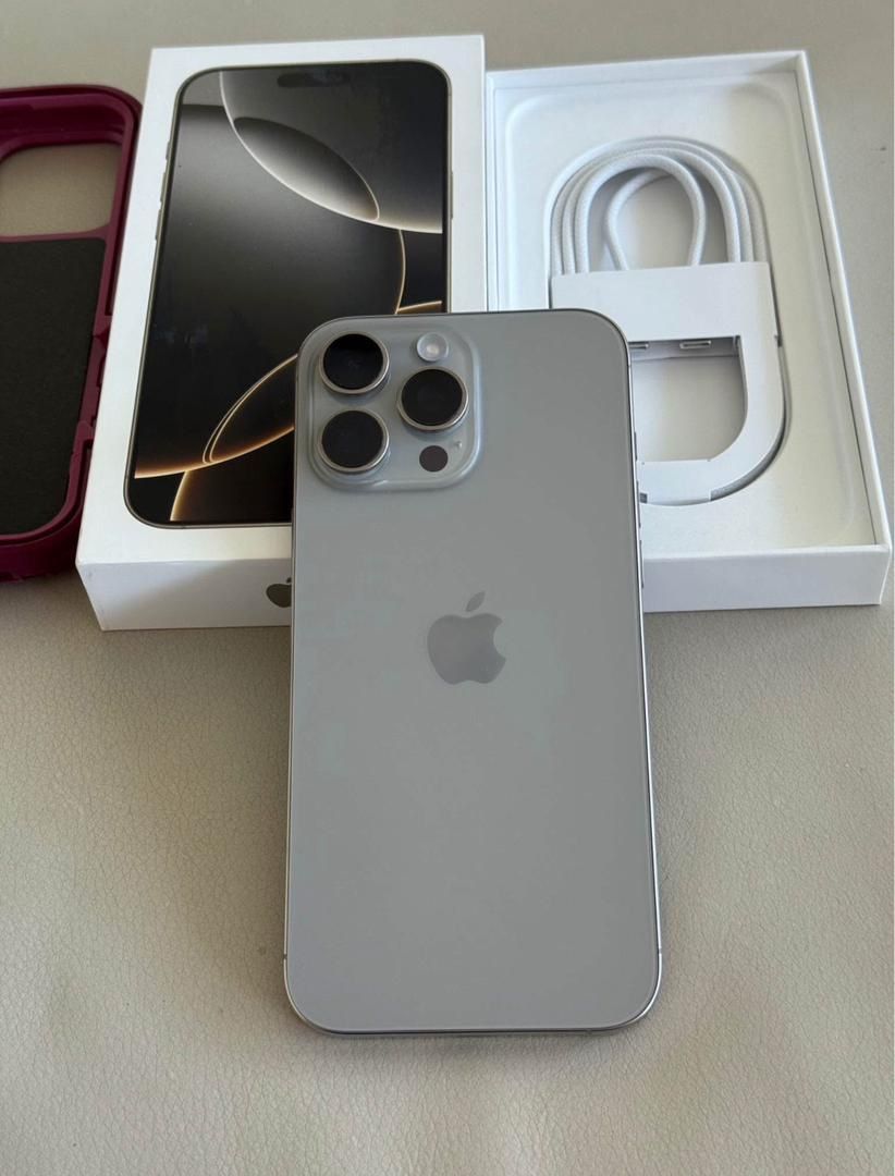 iPhone 16 Pro Max