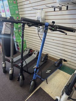 Electric scooter by Phantom with signal for left and right turn cash offer