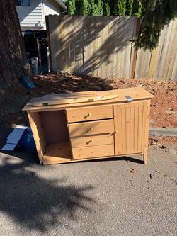FREE DRESSER