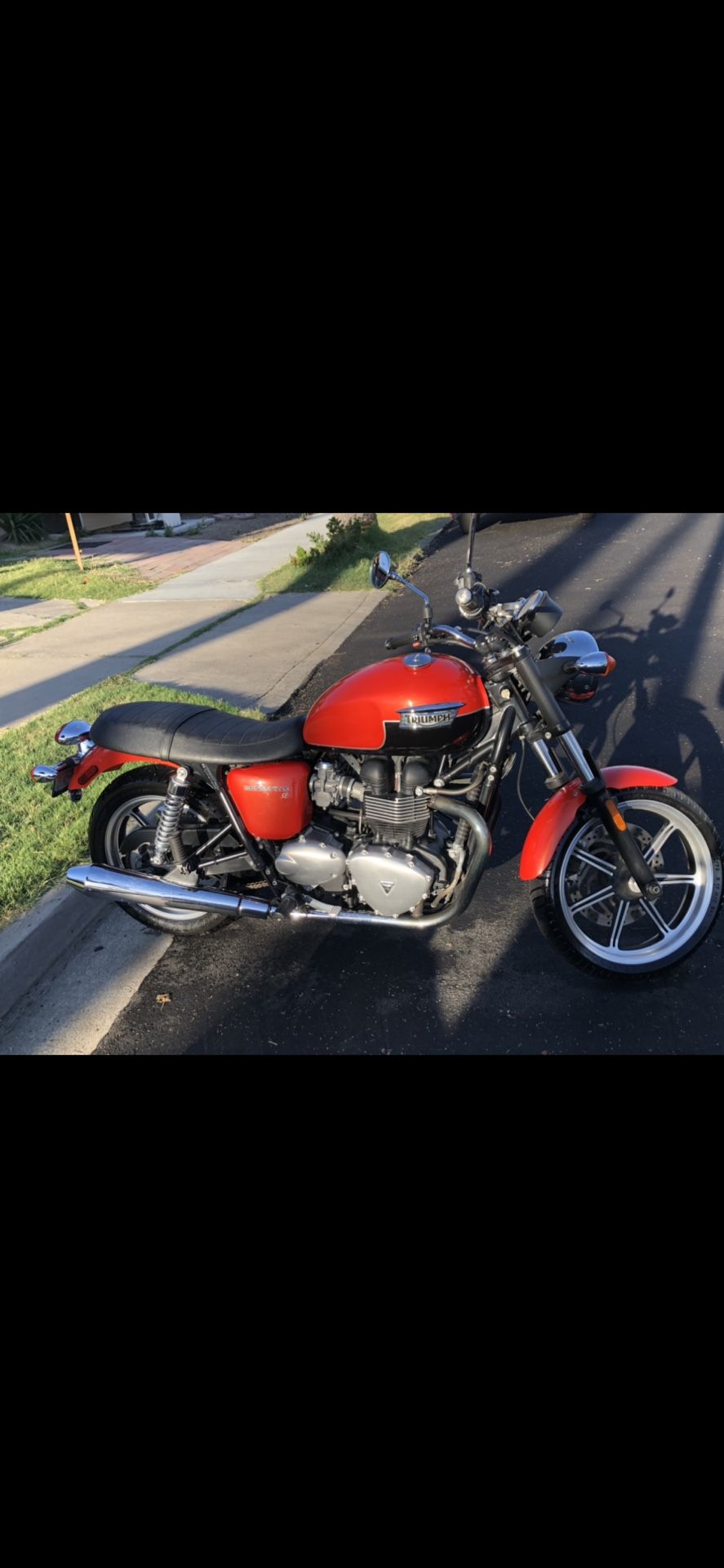 Motorcycle: Triumph Model, Bonneville mSE Two-Tones Year: 2012 low miles