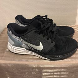 Nike Lunarglide 7  nearly new tennis shoes, worn no more than twice
