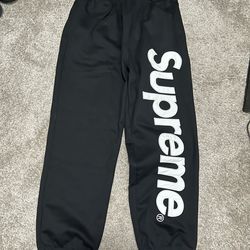 Supreme sweatpants (M)
