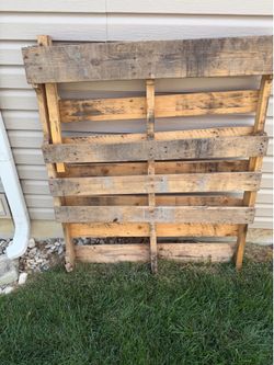 Wood pallet