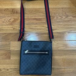 GG Gucci Black Messenger bag (Pre-owned) 