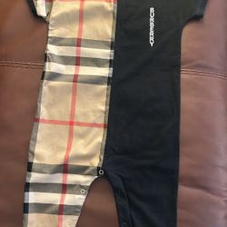 🎄HUGE DESIGNER BABY BUNDLE! Burberry Romper+Thomas Bear |9-12M|Outfit+2 FREE Gucci Shoes! $160 Firm